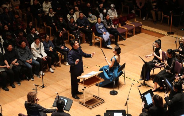 炒股选配资 致敬大师闵惠芬，“芬芳”二胡专场音乐会上演